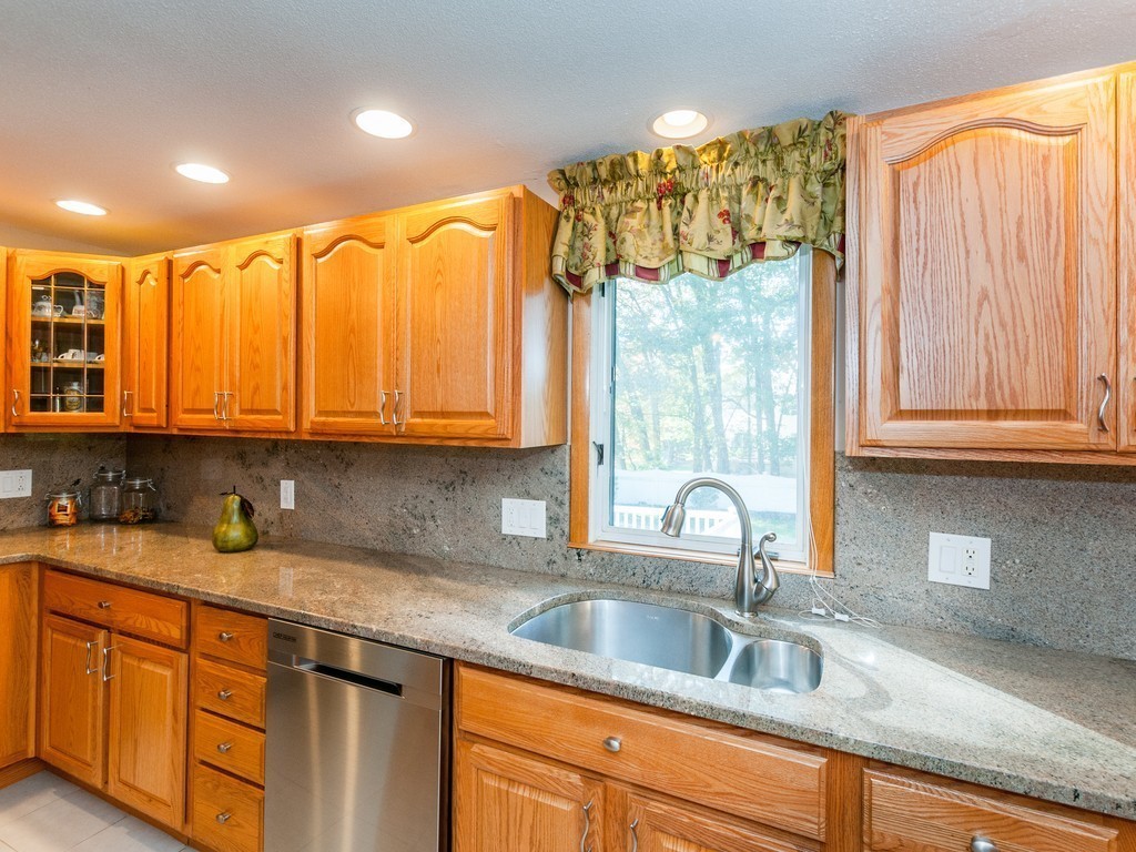 290 Hardy Pond Road Waltham, MA 02451 - Photo 4 of 27