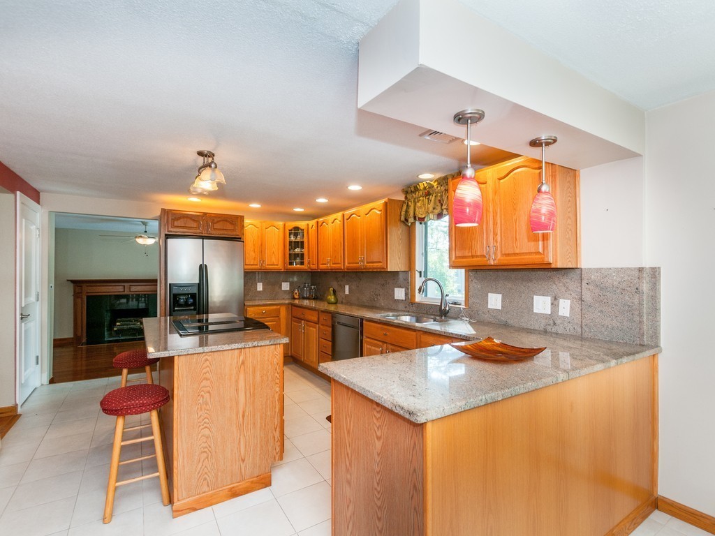 290 Hardy Pond Road Waltham, MA 02451 - Photo 5 of 27