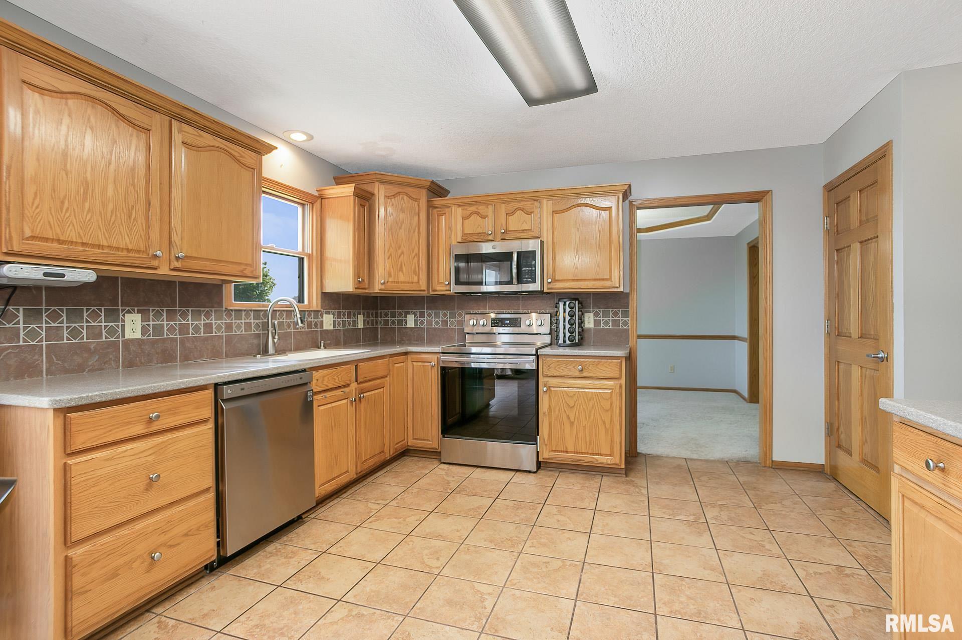 2085 Ashford Road Bettendorf, IA 52722 - Photo 14 of 32 Gallery Image 14