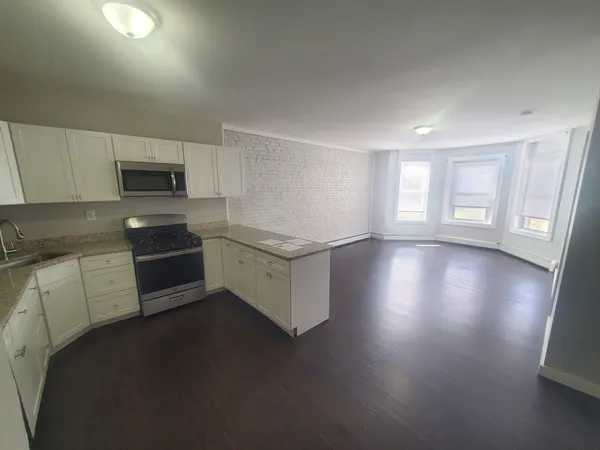 $3,300 | 620 Dudley Street, Unit 4, Boston, MA 02125