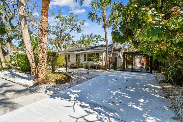 $679,000 | 913 Tennessee Lane, Sarasota, FL 34234