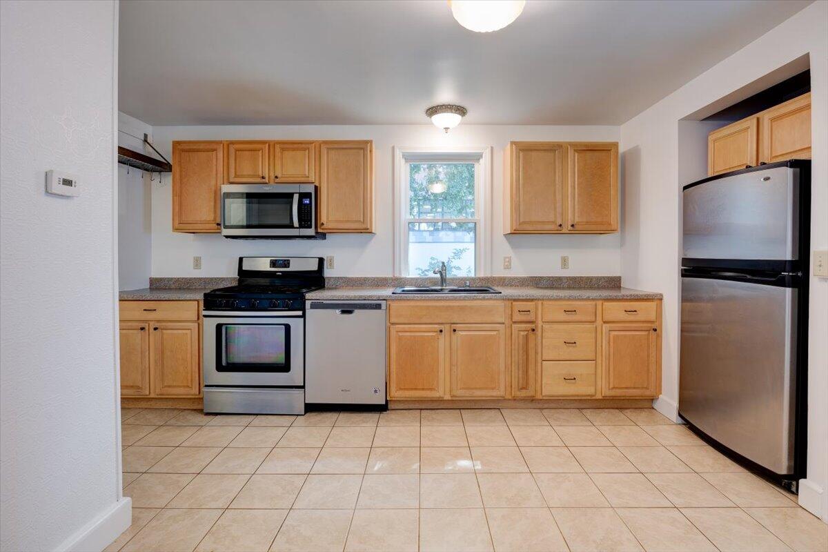 276 B Danforth Street Portland, ME 04102 - Photo 6 of 31 08-276 Danforth-8