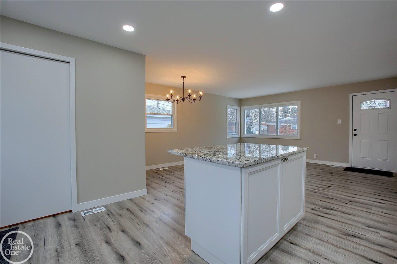 47705 Roland Street Utica, MI 48317 - Photo 7 of 19 50064437-6.JPG
