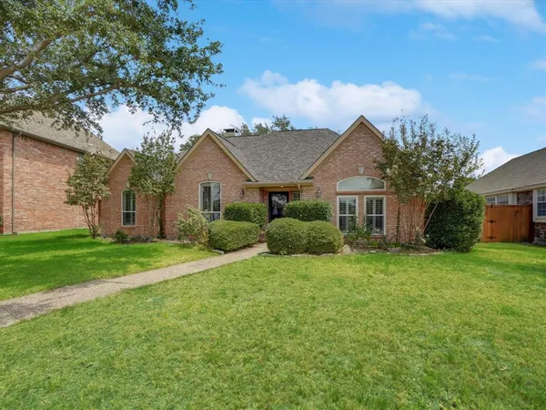 $2,950 | 1052 Village Parkway, Coppell, TX 75019