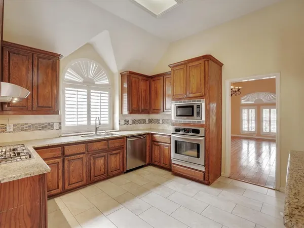 $2,950 | 1052 Village Parkway, Coppell, TX 75019