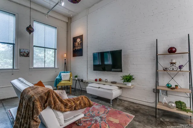 $249,999 | 1401 South Flores Street, Unit 212, San Antonio, TX 78204