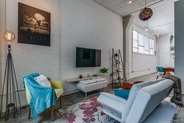 $249,999 | 1401 South Flores Street, Unit 212, San Antonio, TX 78204