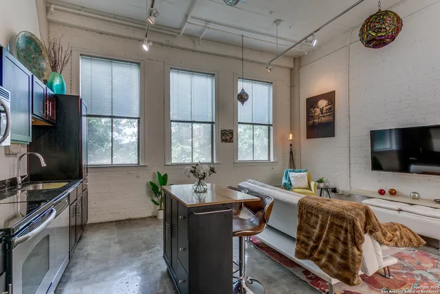 $249,999 | 1401 South Flores Street, Unit 212, San Antonio, TX 78204