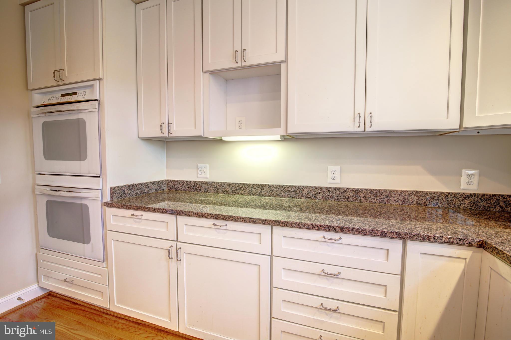 38990 Lime Kiln Road Leesburg, VA 20175 - Photo 9 of 30 a kitchen with granite countertop white cabinets and stainless steel appliances