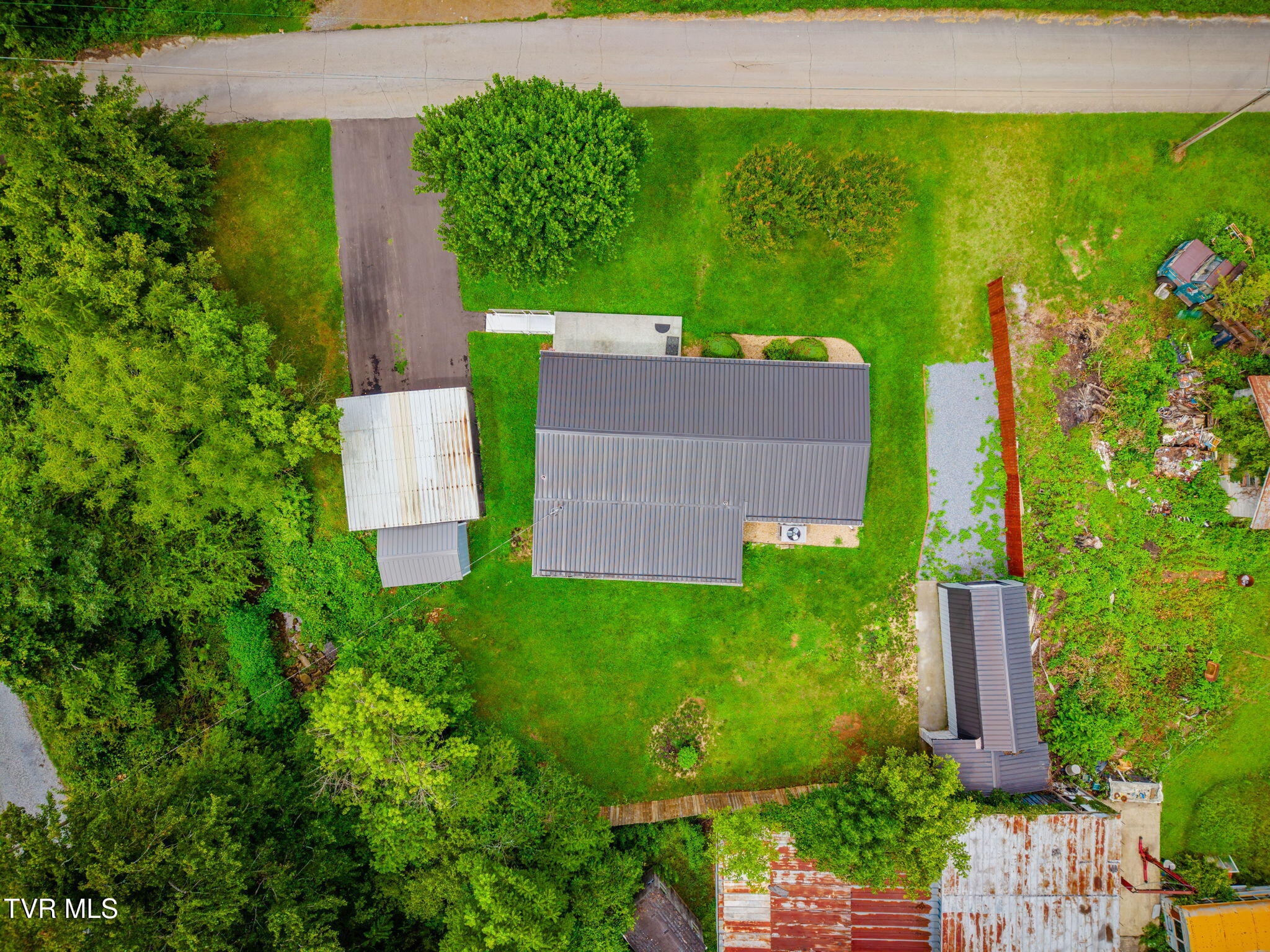 121 Bill Lewis Road Elizabethton, TN 37643 - Photo 24 of 28 101