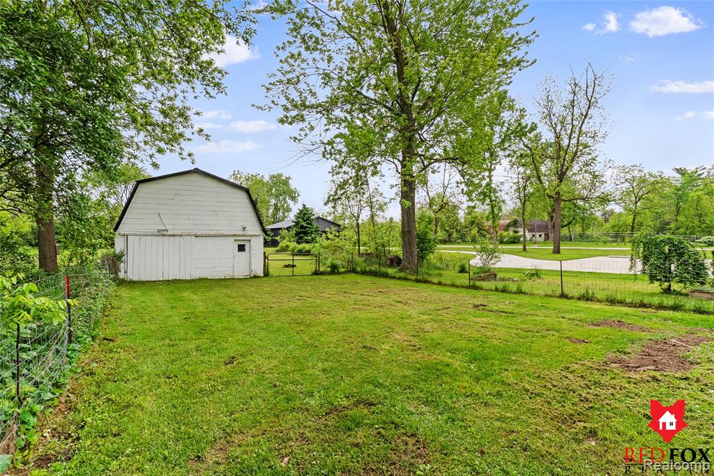 10123 Lapeer Road Davison, MI 48423 - Photo 31 of 44