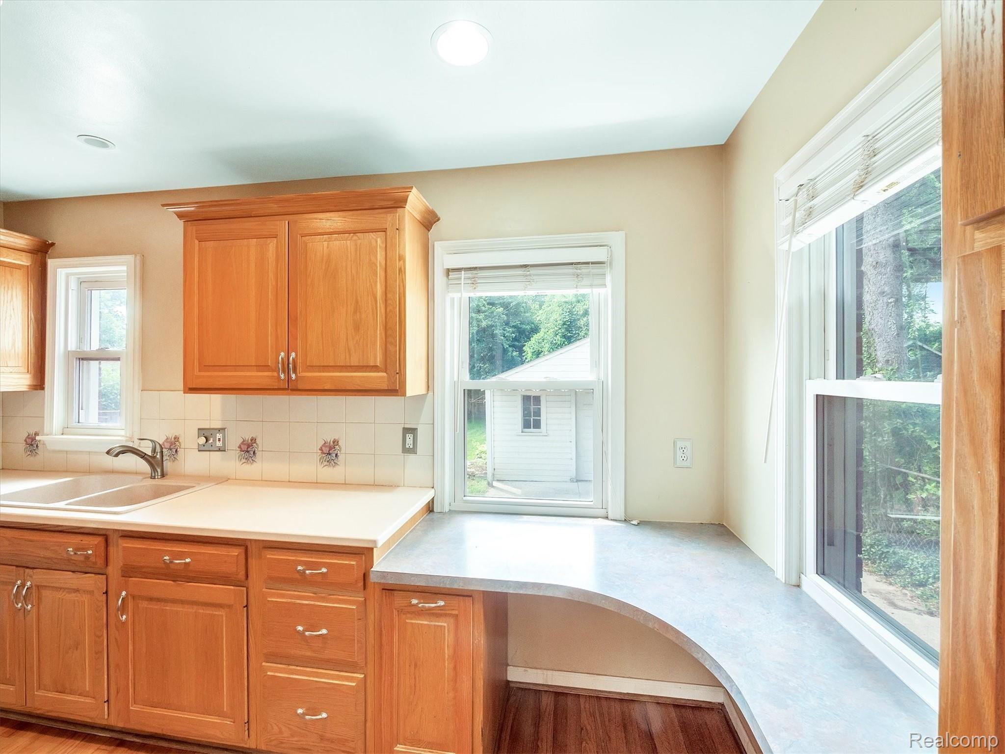 2736 Pembroke Road Birmingham, MI 48009 - Photo 10 of 36 Abundant counter space or eat in bar area