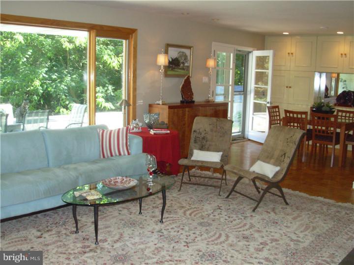 260 Dreshertown Road Fort Washington, PA 19034 - Photo 6 of 25 Living Room