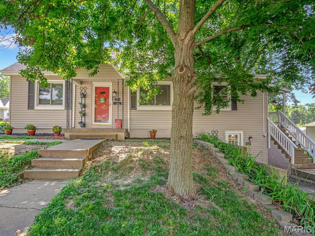 320 North Library Street Waterloo, IL 62298 - Photo 1 of 27