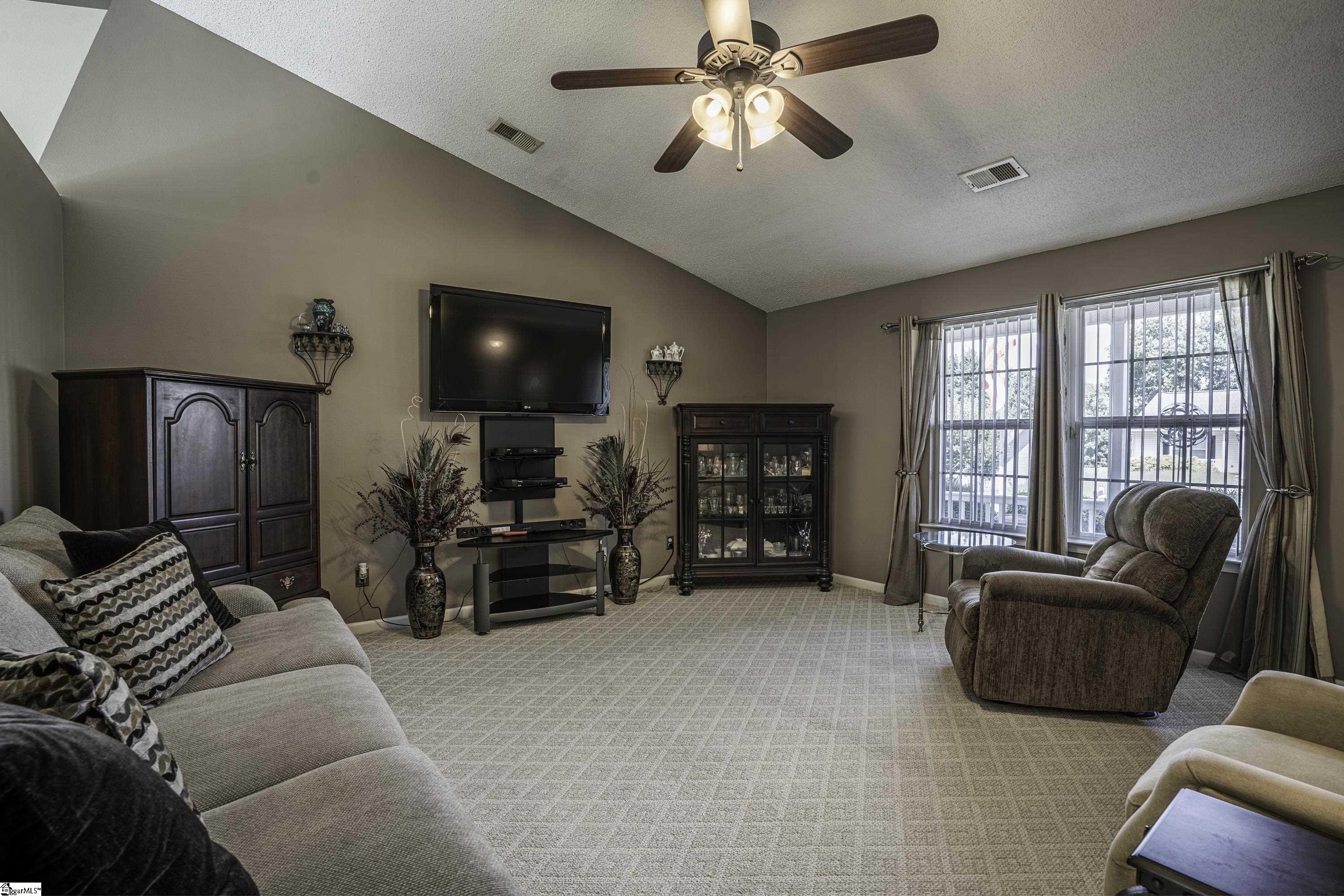 136 Bellweather Drive Duncan, SC 29334 - Photo 2 of 27