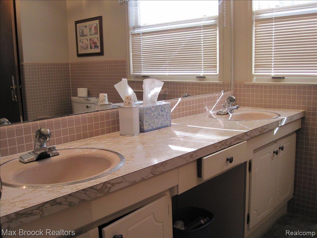 603 South Fieldstone Drive Rochester, MI 48309 - Photo 21 of 25 IMG_0388