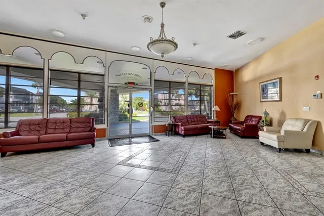 $159,900 | 4270 Northwest 40th Street, Unit 302, Lauderdale Lakes, FL 33319