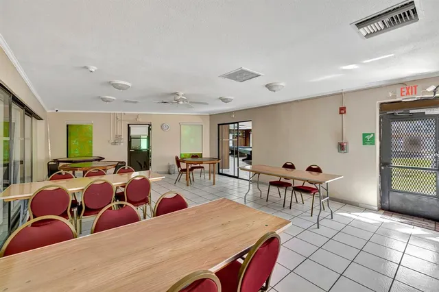 $159,900 | 4270 Northwest 40th Street, Unit 302, Lauderdale Lakes, FL 33319