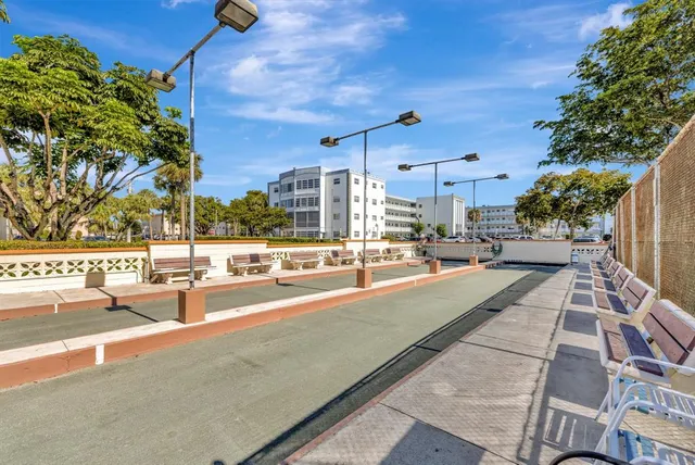 $159,900 | 4270 Northwest 40th Street, Unit 302, Lauderdale Lakes, FL 33319