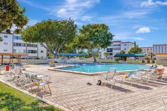 $159,900 | 4270 Northwest 40th Street, Unit 302, Lauderdale Lakes, FL 33319