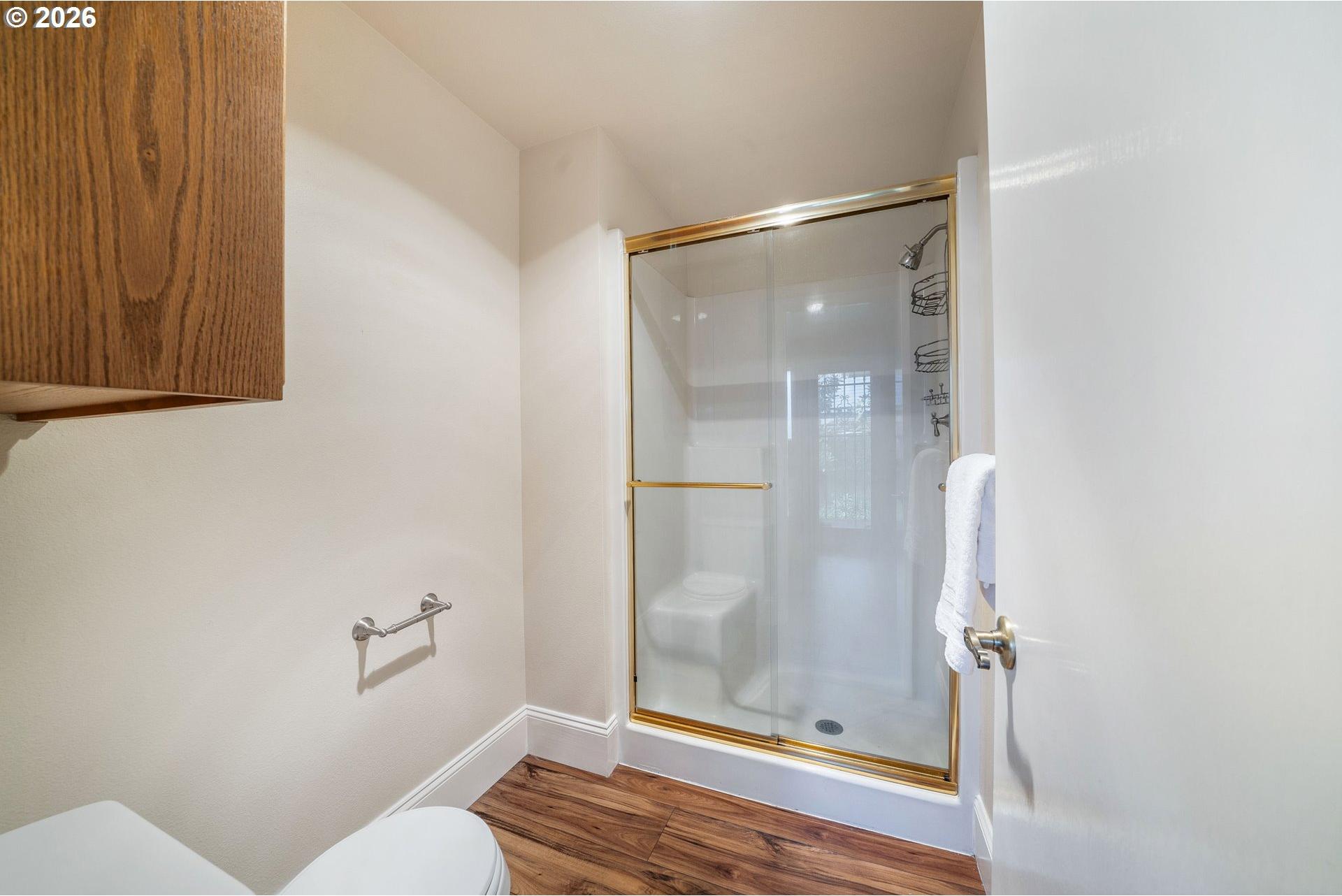 2155 Ridgeway Drive Eugene, OR 97401 - Photo 13 of 32 En Suite Bathroom