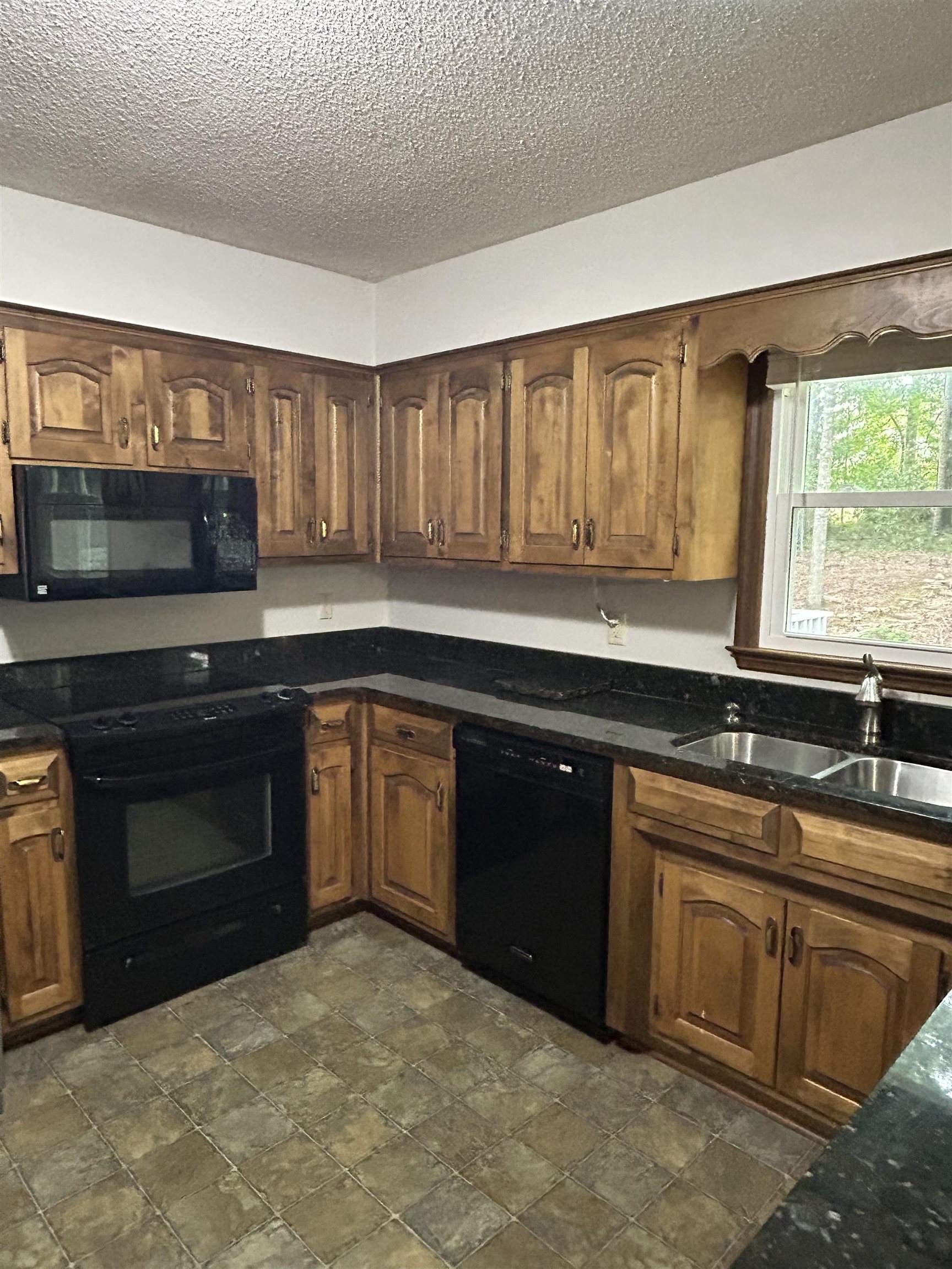 386 East Killarney Lake Moore, SC 29369 - Photo 13 of 39