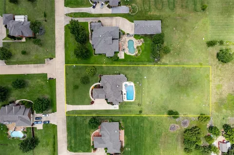 an aerial view of a house having outdoor space