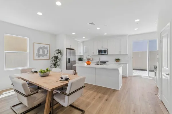 $899,990 | 717 Kingbird Loop, Oceanside, CA 92058
