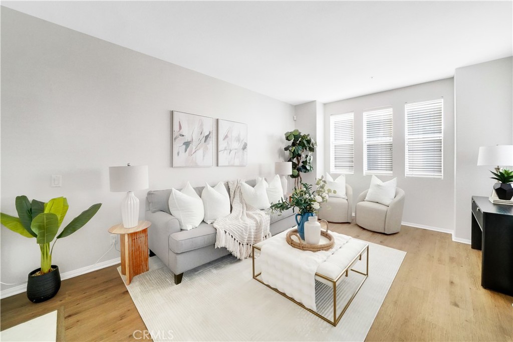 6 Chadron Circle Ladera Ranch, CA 92694 - Photo 3 of 45 a living room with furniture and a potted plant