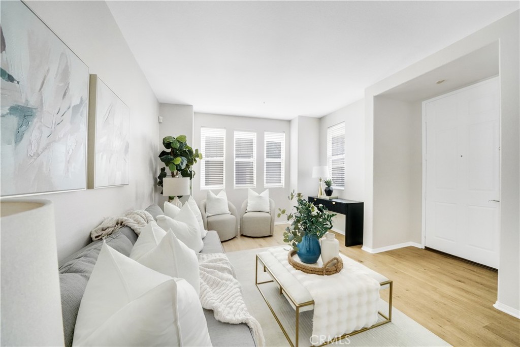 6 Chadron Circle Ladera Ranch, CA 92694 - Photo 5 of 45 a living room with furniture and potted plant