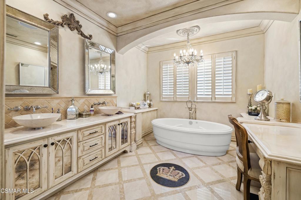 428 Woodland Road Simi Valley, CA 93065 - Photo 12 of 22 Gallery Image 12