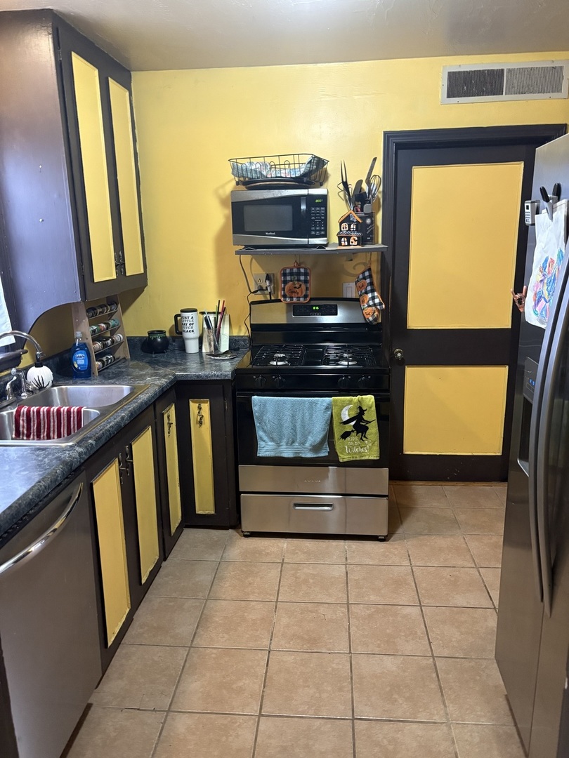 1430 Meitzler Street Tilton, IL 61833 - Photo 4 of 17