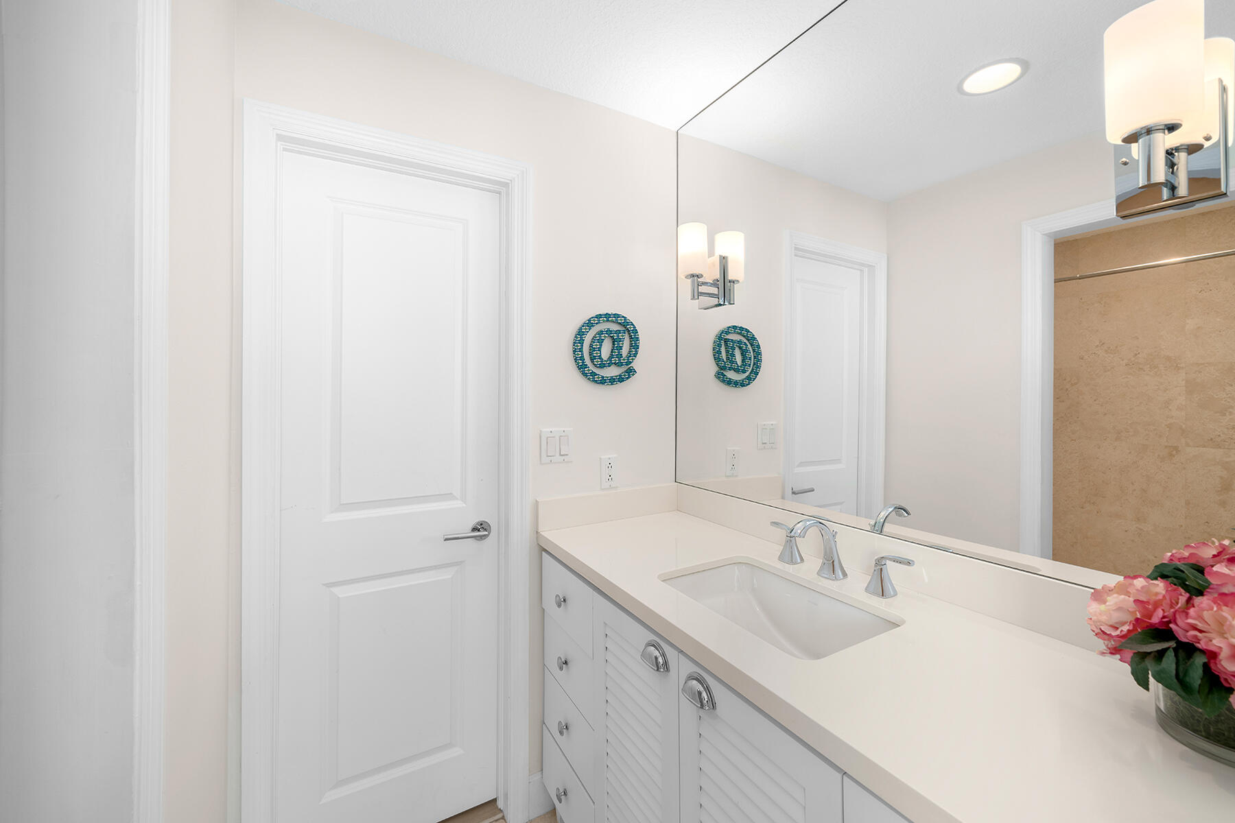 108 North Bounty Lane Key Largo, FL 33037 - Photo 70 of 79 3rd floor guest bath