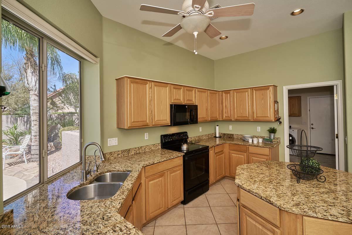 4421 East Walnut Road Gilbert, AZ 85297 - Photo 14 of 67 Kitchen3
