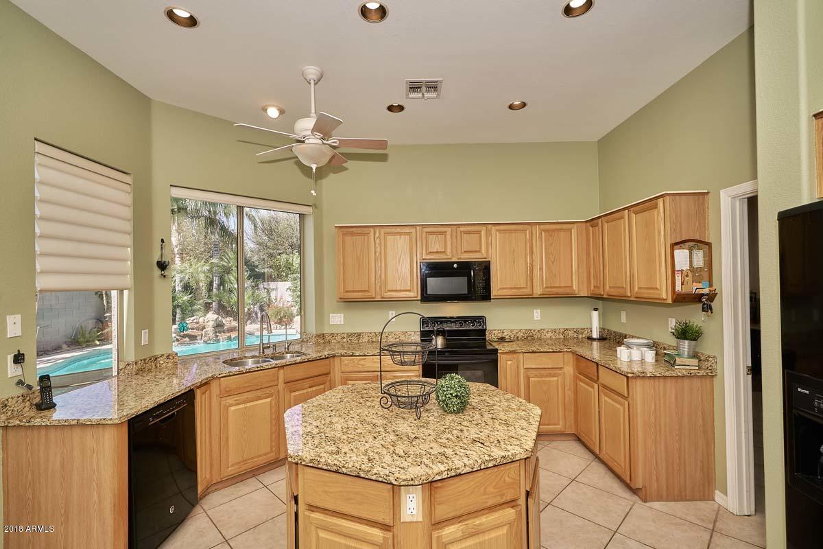 4421 East Walnut Road Gilbert, AZ 85297 - Photo 15 of 67 Kitchen