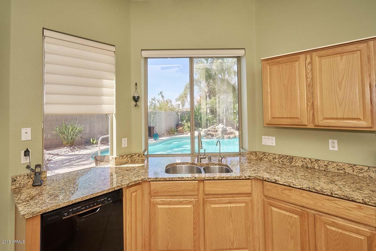 4421 East Walnut Road Gilbert, AZ 85297 - Photo 16 of 67 Kitchen2