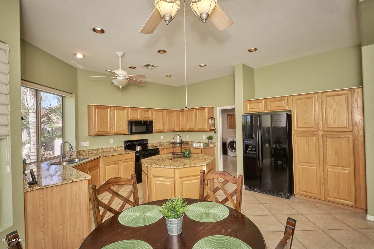 4421 East Walnut Road Gilbert, AZ 85297 - Photo 17 of 67 Breakfast Nook-Kitchen