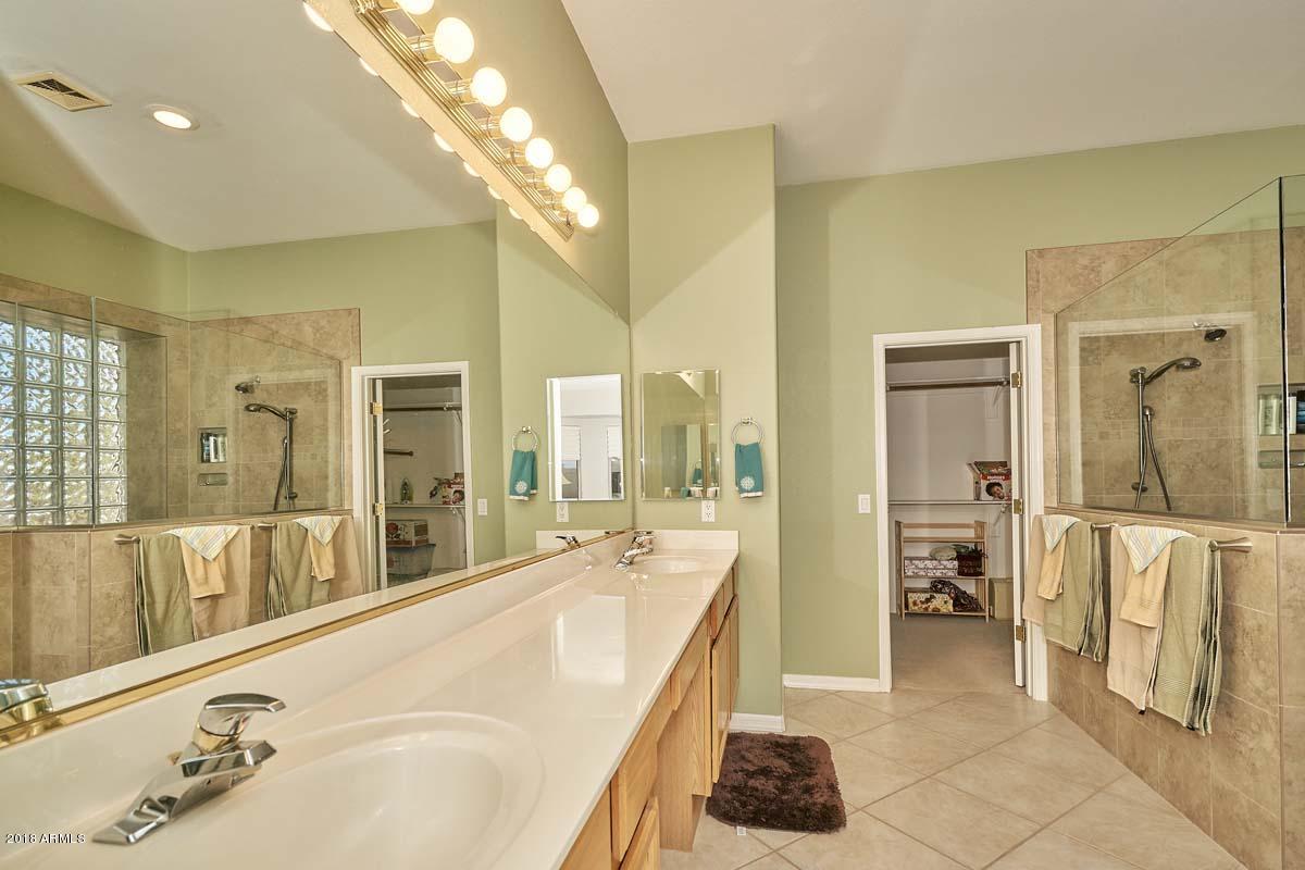 4421 East Walnut Road Gilbert, AZ 85297 - Photo 24 of 67 Master Bath