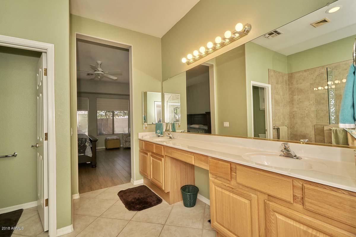 4421 East Walnut Road Gilbert, AZ 85297 - Photo 25 of 67 Master Bath2