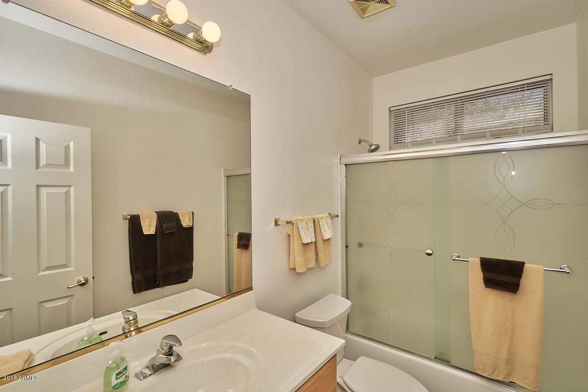 4421 East Walnut Road Gilbert, AZ 85297 - Photo 32 of 67 Hall Bath