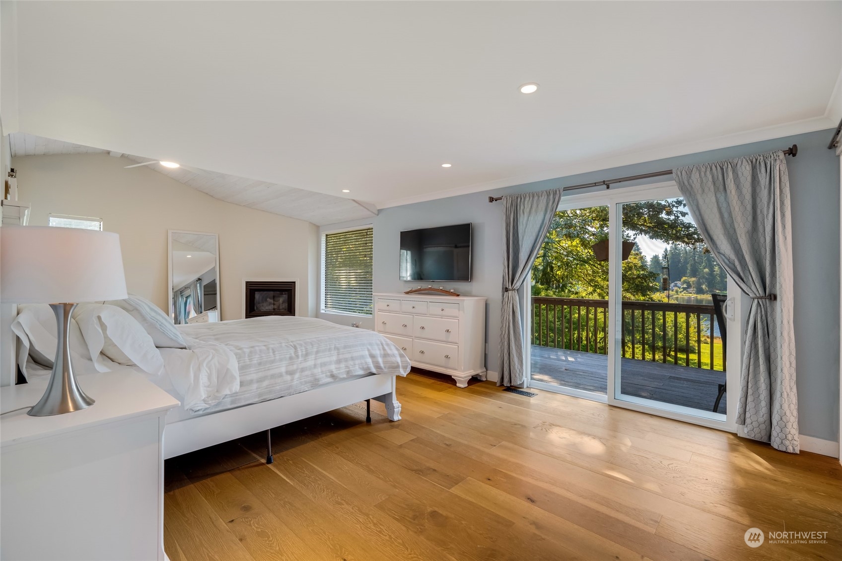 23010 East Echo Lake Road Snohomish, WA 98296 - Photo 12 of 34 Gallery Image 12