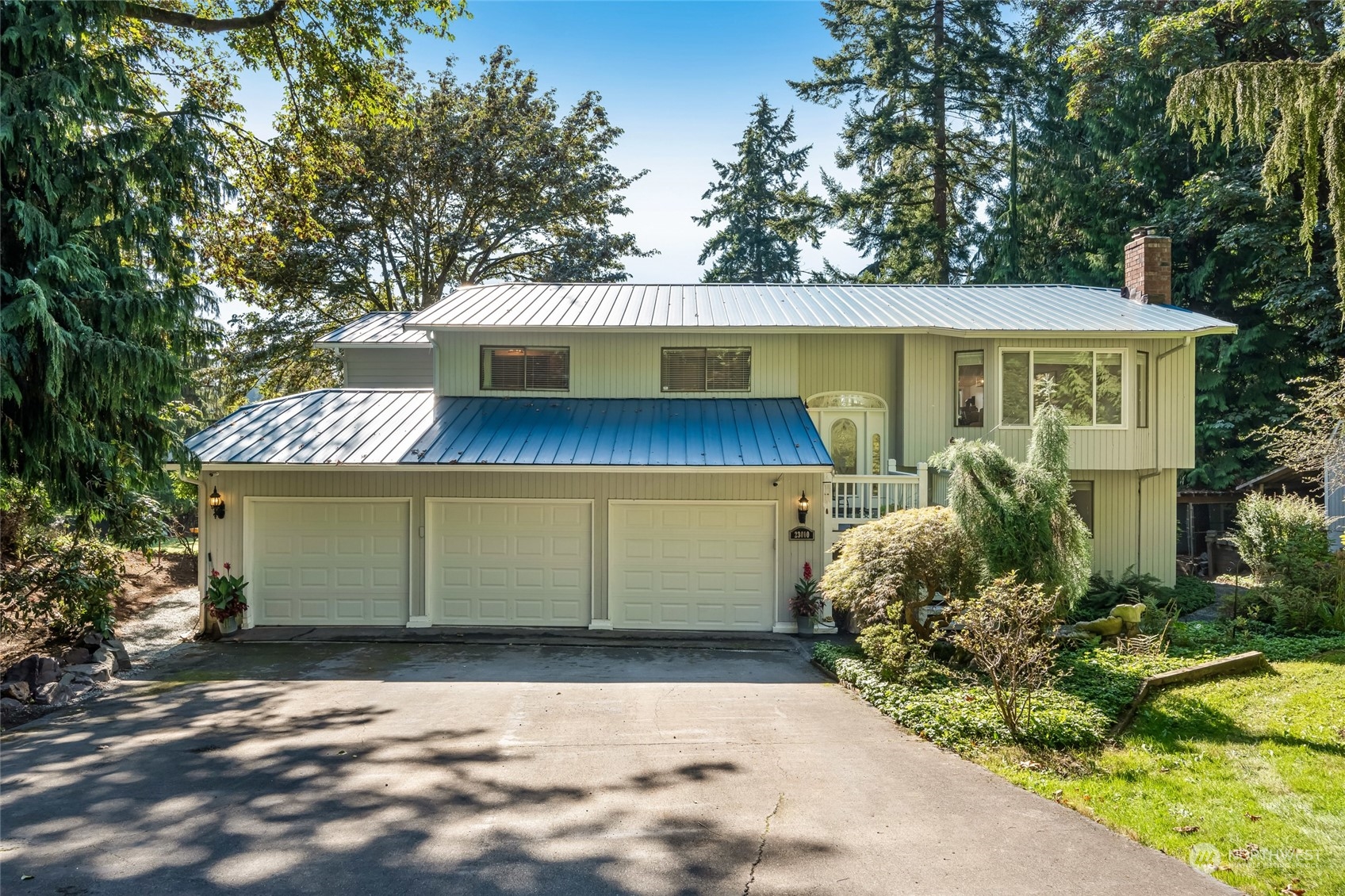 23010 East Echo Lake Road Snohomish, WA 98296 - Photo 2 of 34 Gallery Image 2