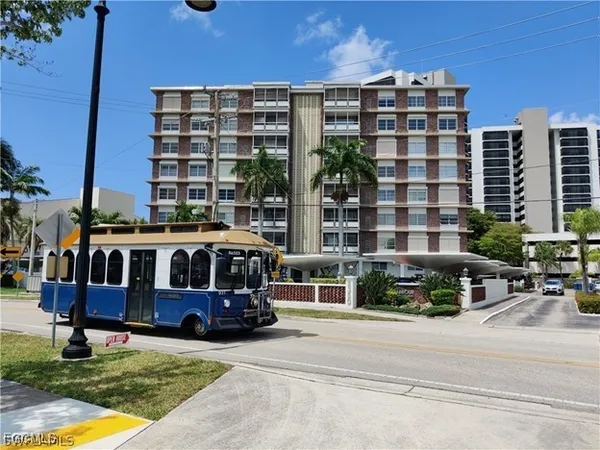 $1,350 | 2350 West First Street, Unit 603, Fort Myers, FL 33901