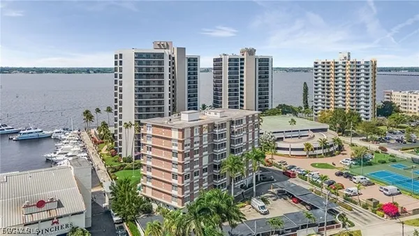 $1,350 | 2350 West First Street, Unit 603, Fort Myers, FL 33901