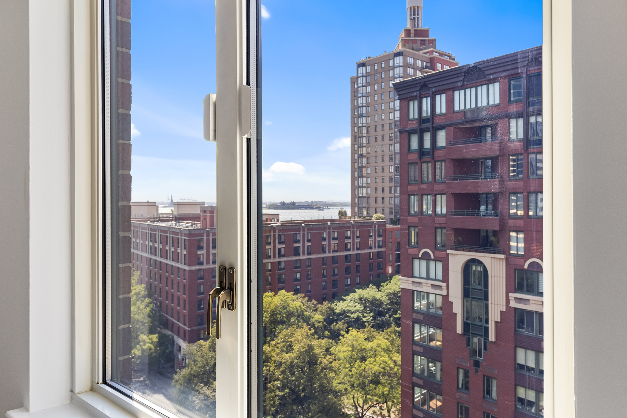 225 Rector Place, Unit 12R Manhattan, NY 10280 - Photo 13 of 17