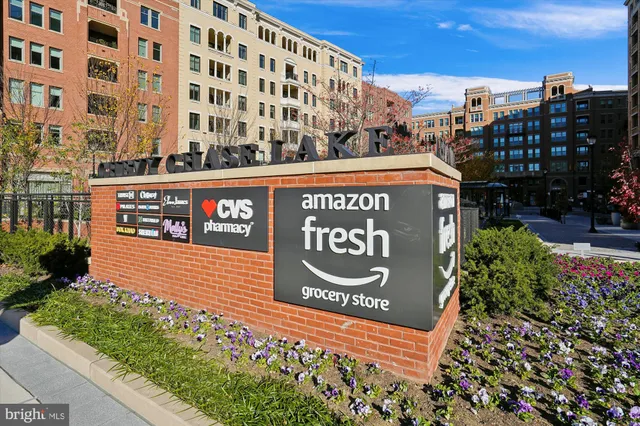 a picture of wall with an white and white walls