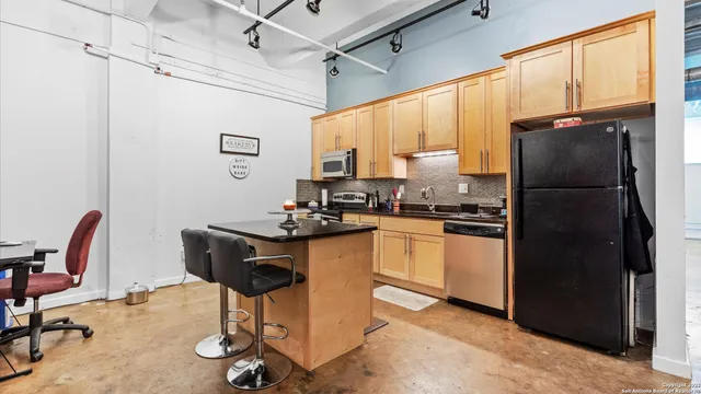 a view of a livingroom with furniture