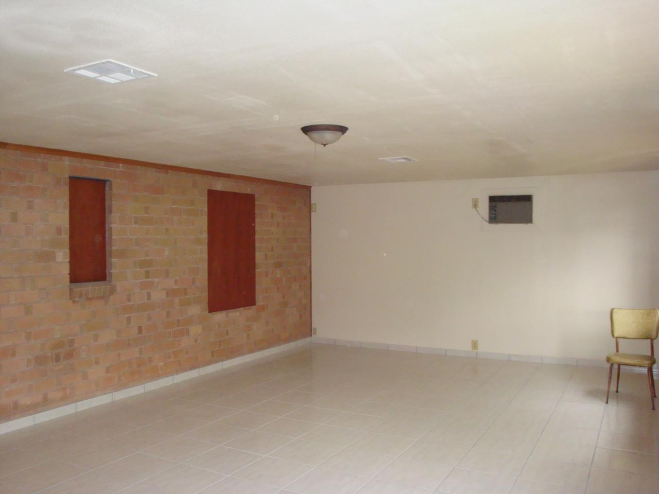 2414 West Cheery Lynn Road Phoenix, AZ 85015 - Photo 5 of 6 Large Family Room