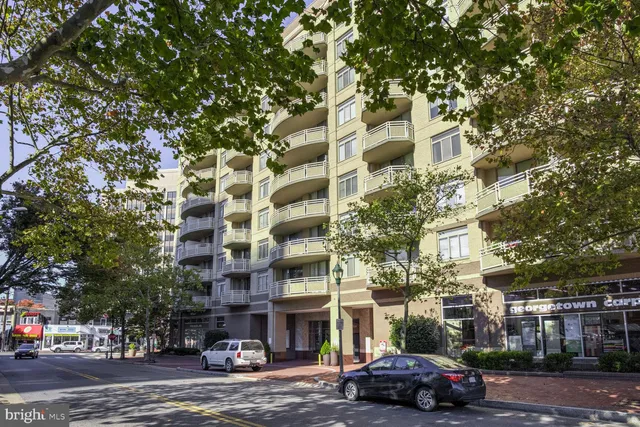 $2,995 | 4801 Fairmont Avenue, Unit 904, Bethesda, MD 20814
