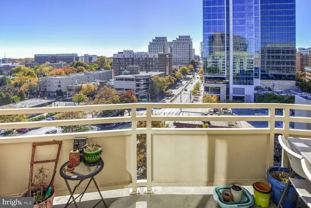 $2,995 | 4801 Fairmont Avenue, Unit 904, Bethesda, MD 20814